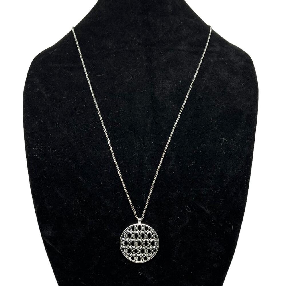 Elegant Silver Cutout Circular Pendant Necklace